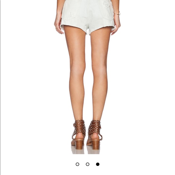 New Agolde cut off distressed shorts in Blanche 25 - Picture 2 of 7